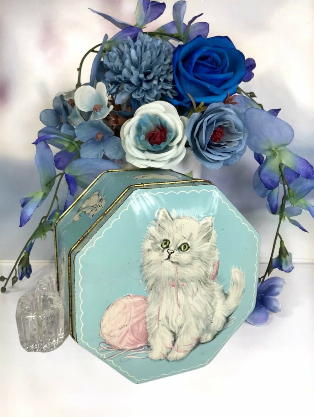 Vintage Tom Fillery’s Blue Toffee Tin with White Kitten & Yarn Made in England